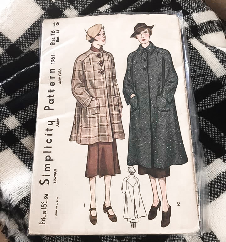 The Vintage Pattern Files: 1930's Knitting - Paris Says Womens Suit
